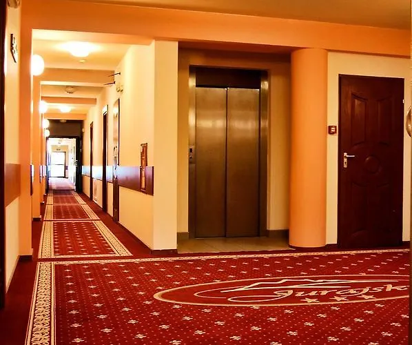 Jurajski فندق موديلينيتسا